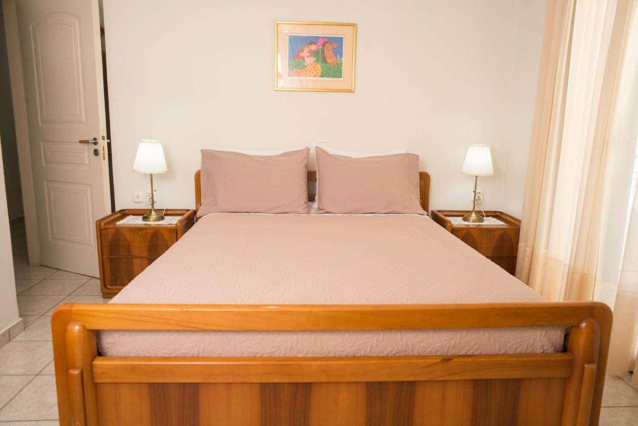 Maisonette With Garden In The Heart Of The Historical Kalamata Center Eksteriør bilde