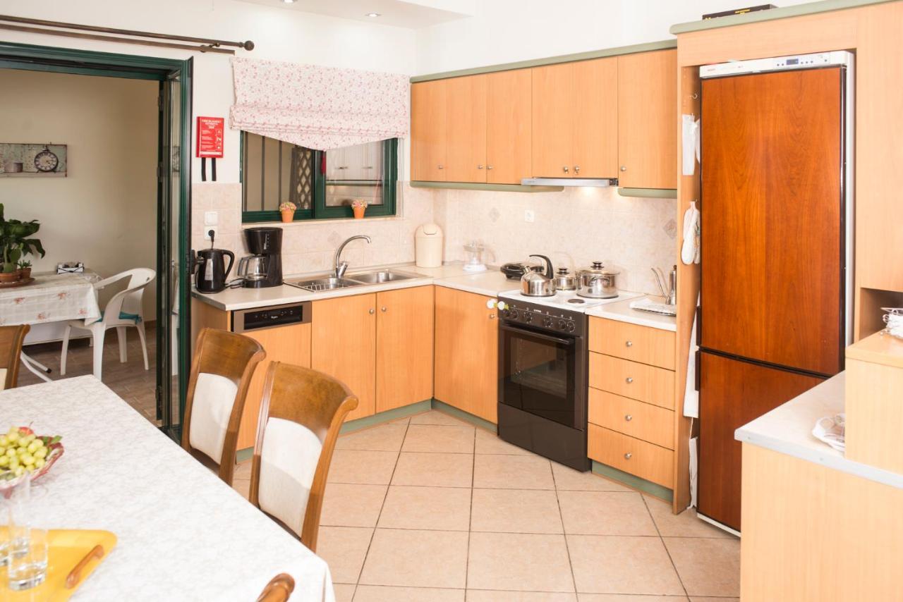 Maisonette With Garden In The Heart Of The Historical Kalamata Center Eksteriør bilde