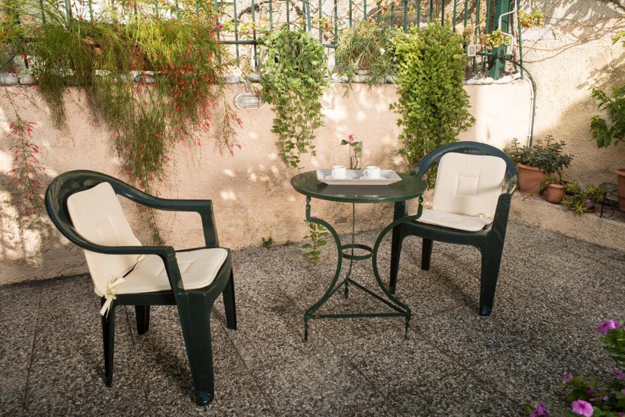 Maisonette With Garden In The Heart Of The Historical Kalamata Center Eksteriør bilde