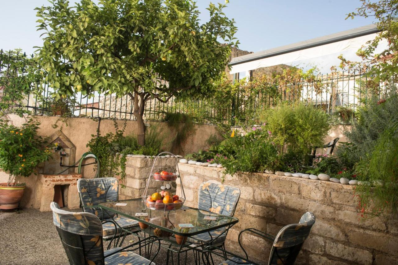 Maisonette With Garden In The Heart Of The Historical Kalamata Center Eksteriør bilde